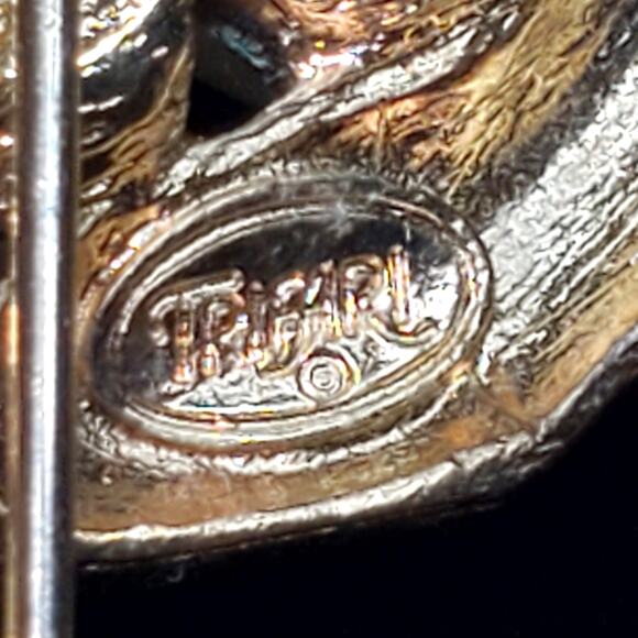 Trifari Gold Tone Faux Pearl Signed Brooch Pin 3" Vtg - Picture 3 of 4